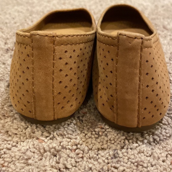 Lucky Brand Flats Diamond Pinhole Design, Sz 8, Color Tan, Ready for Spring EUC - Picture 3 of 14